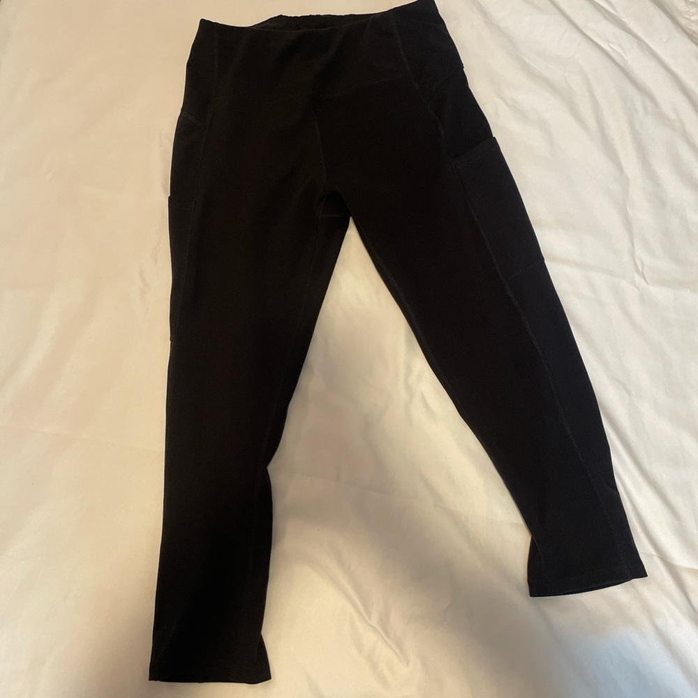 Black Capri leggings with pockets
